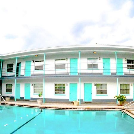 Uptown Inn & Suites St. Petersburg Kültér fotó