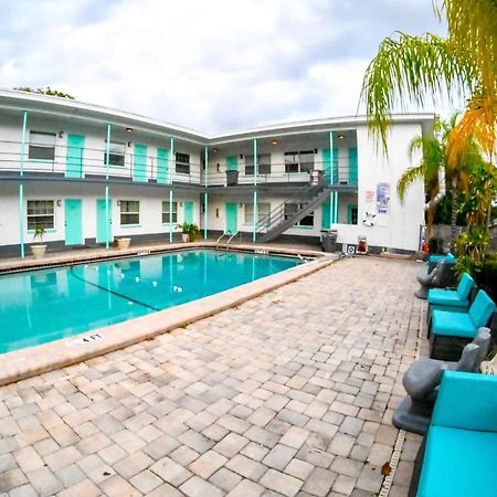 Uptown Inn & Suites St. Petersburg Kültér fotó