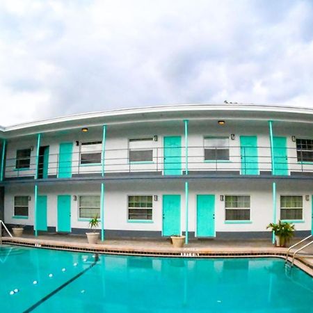 Uptown Inn & Suites St. Petersburg Kültér fotó