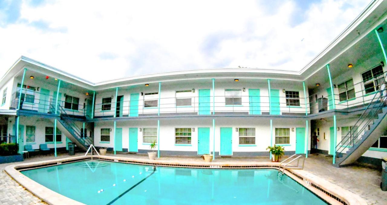 Uptown Inn & Suites St. Petersburg Kültér fotó