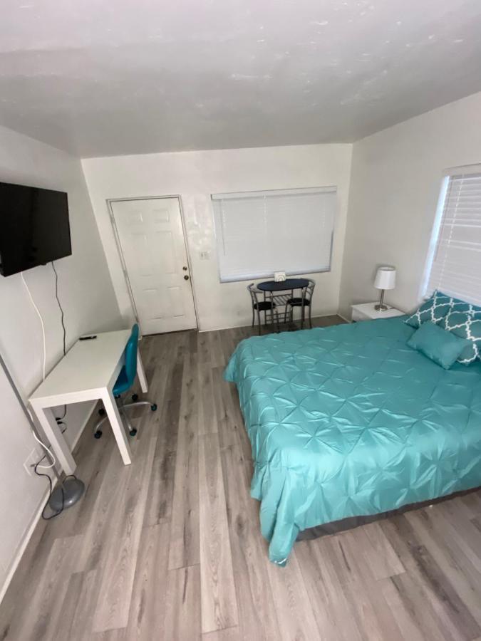 Uptown Inn & Suites St. Petersburg Kültér fotó