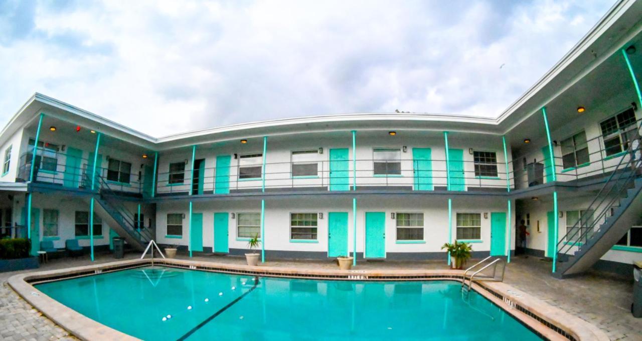 Uptown Inn & Suites St. Petersburg Kültér fotó