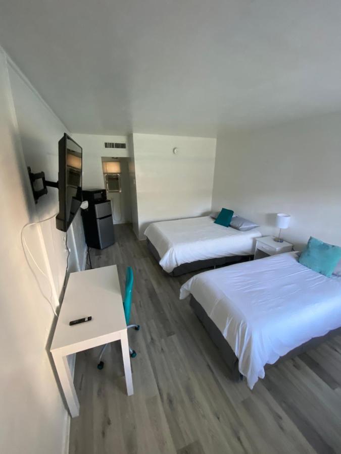Uptown Inn & Suites St. Petersburg Kültér fotó