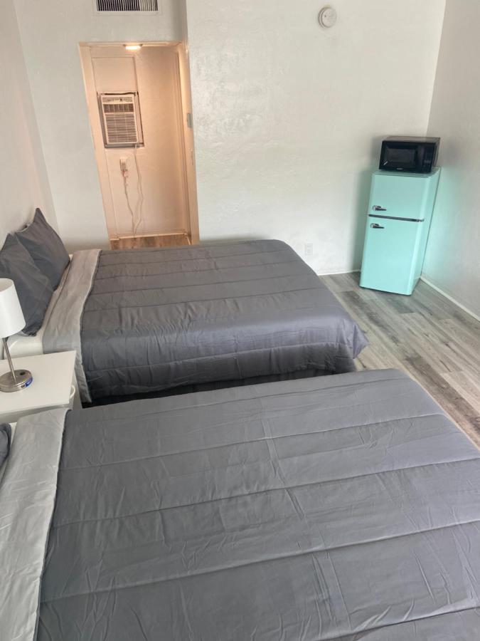 Uptown Inn & Suites St. Petersburg Kültér fotó