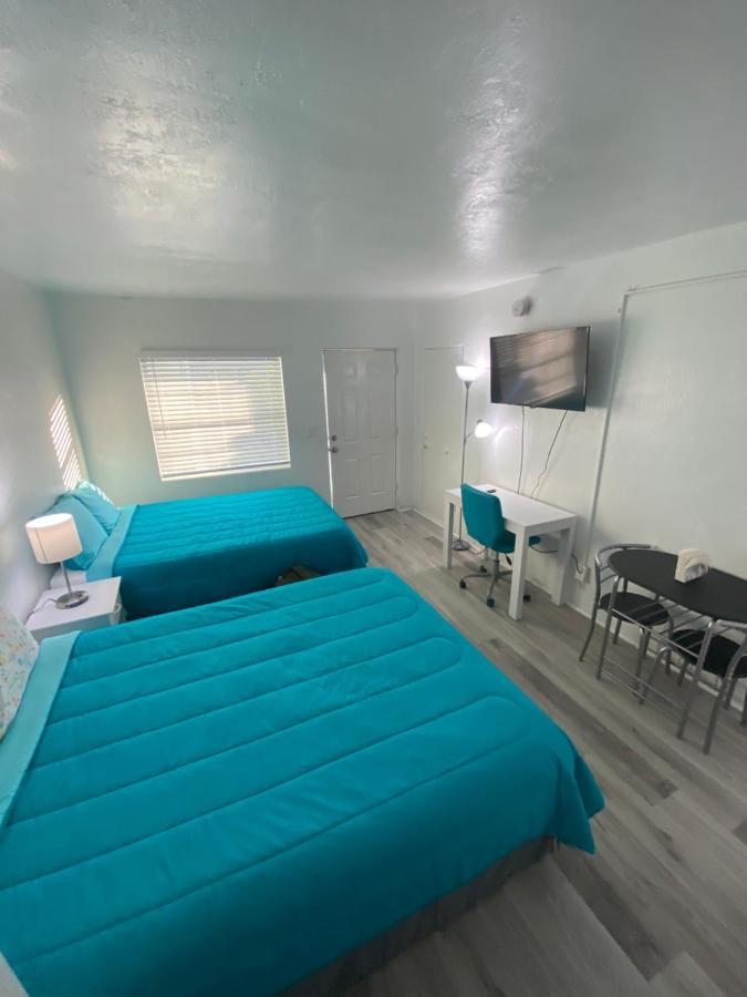 Uptown Inn & Suites St. Petersburg Kültér fotó
