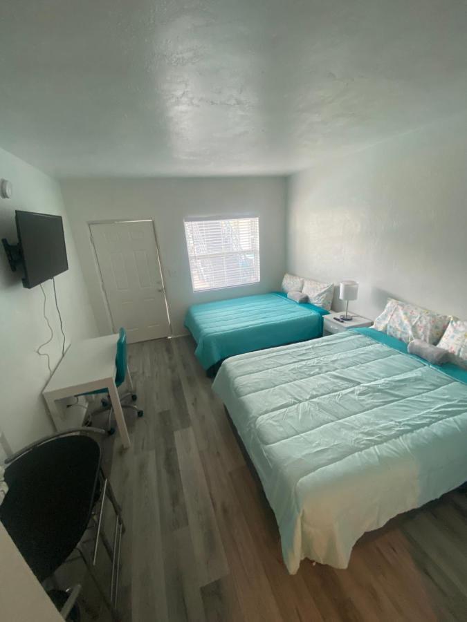 Uptown Inn & Suites St. Petersburg Kültér fotó