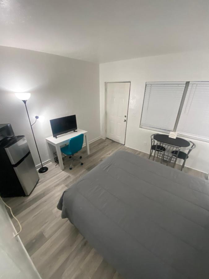 Uptown Inn & Suites St. Petersburg Kültér fotó